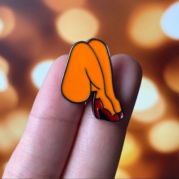 Thick Thighs Sexy Legs Enamel Pin/ Brooch - Picture 1 of 5